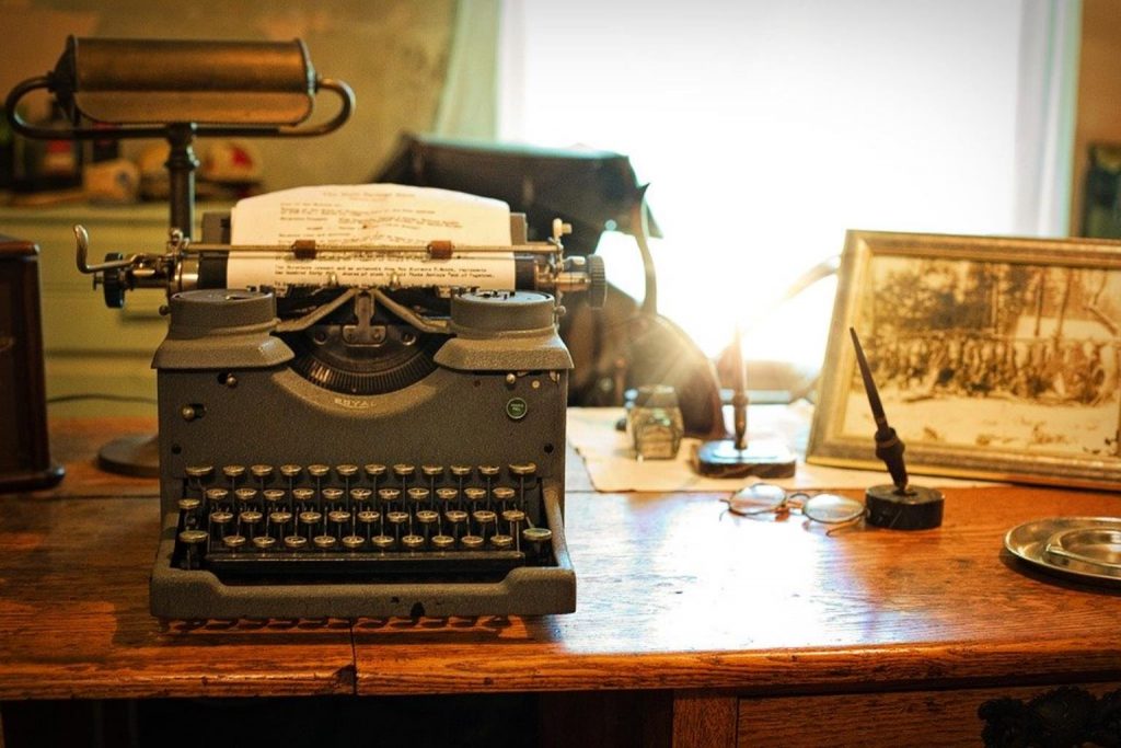 typewriter 2095754 960 720 1
