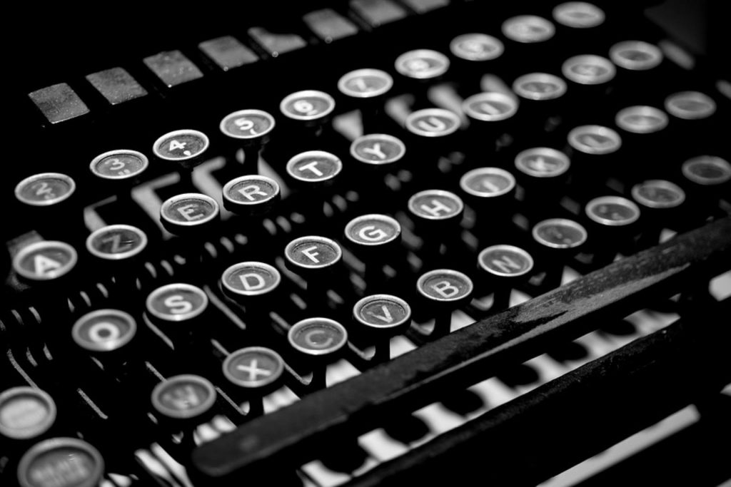 typewriter 2653187 960 720 1