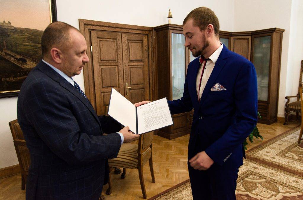 Uczniowie lubelskich szkół mają swojego rzecznika 1 spotkanie zastepcy prezydenta mariusza banacha z miejskim rzecznikiem praw ucznia filipem unilowskim 3