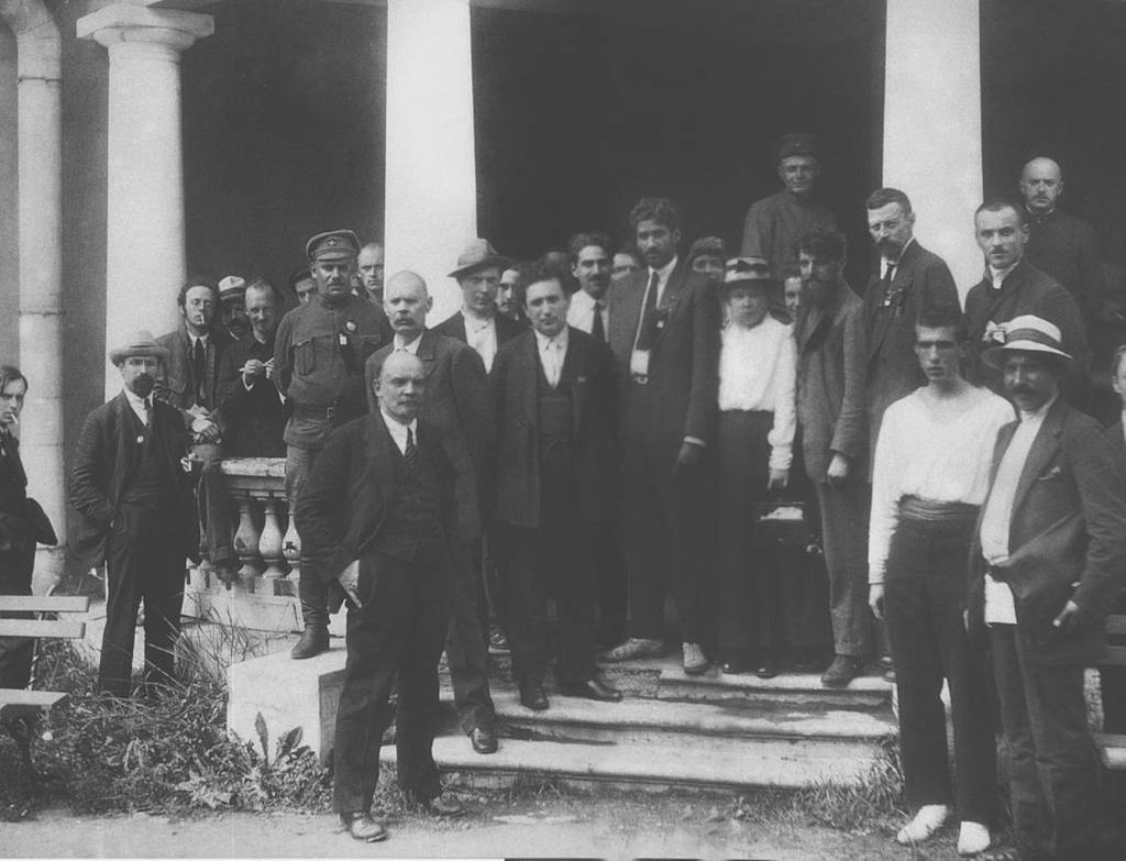 1024px 2nd world congress of the comintern lenin zinoviev bukharin gorky 2020 03 06 091336