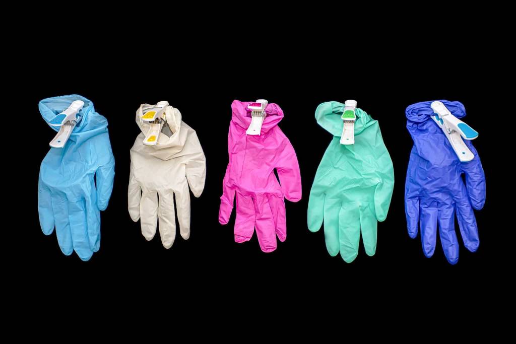 gloves 4954957 1920 2020 04 09 174715