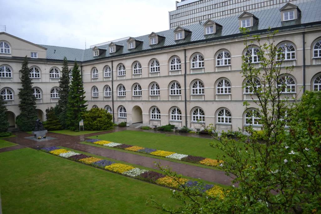 dziedziniec kul katolicki uniwersytet lubelski jana pawla ii 2020 05 20 133343