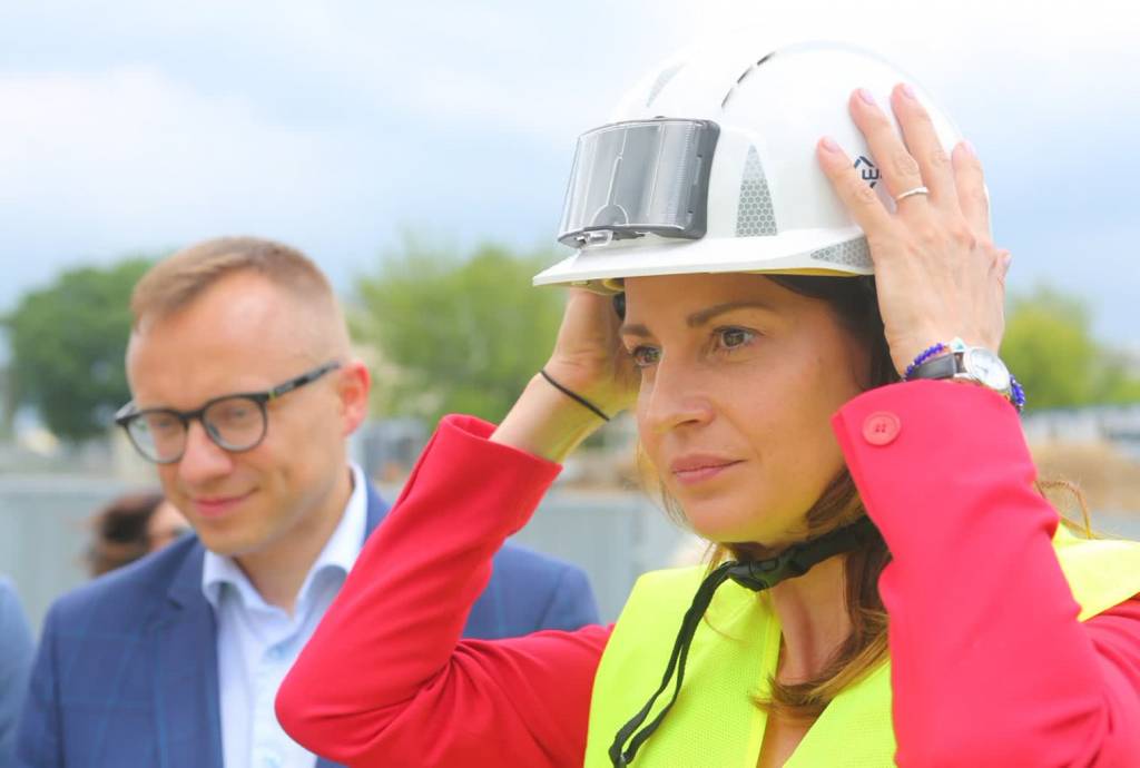 Minister sportu Danuta Dmowska-Andrzejuk wizytuje teren przyszłej hali widowiskowo-sportowej UMCS 1 pm umcs 170620 014 2020 06 17 141416
