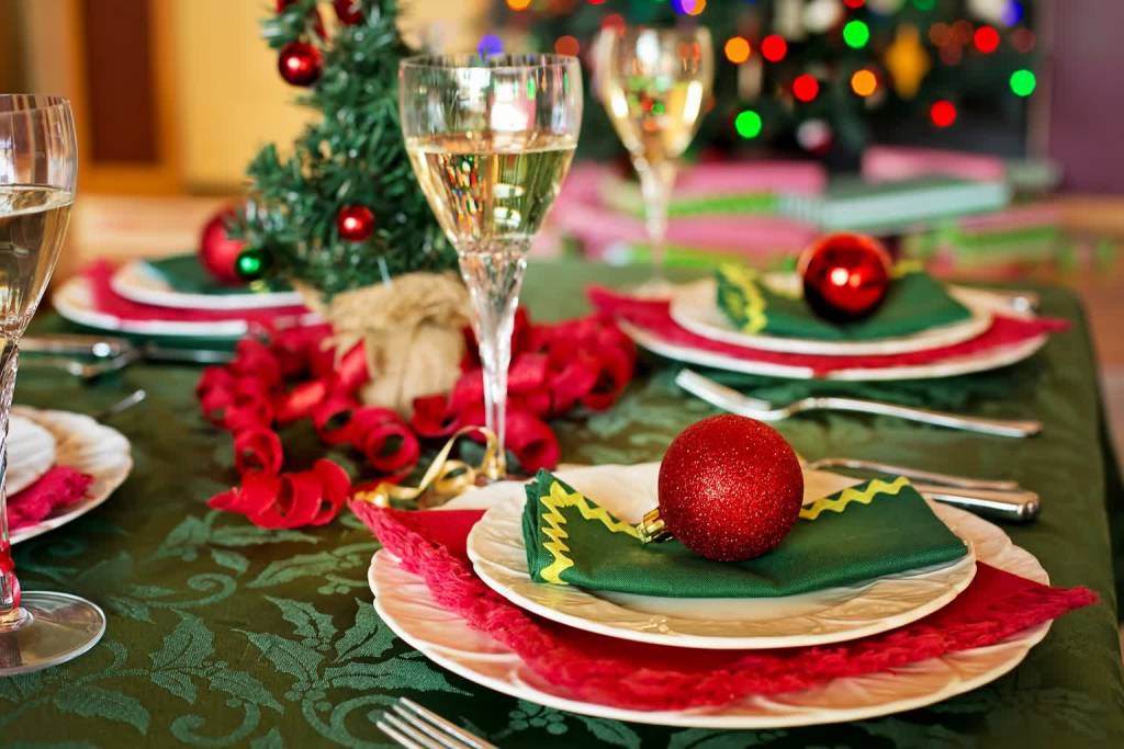 christmas table 1909796 1920 2020 12 24 124910