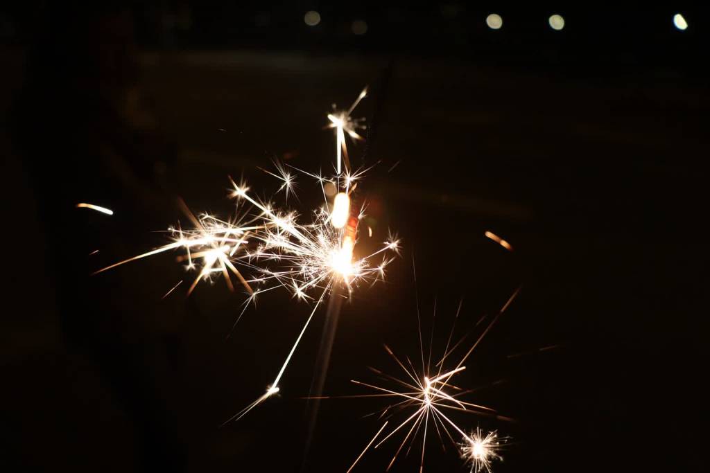 sparklers 4838005 1920 2020 12 31 073544