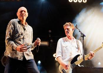 800px festival des vieilles charrues 2017 midnight oil 030 2021 04 15 141144