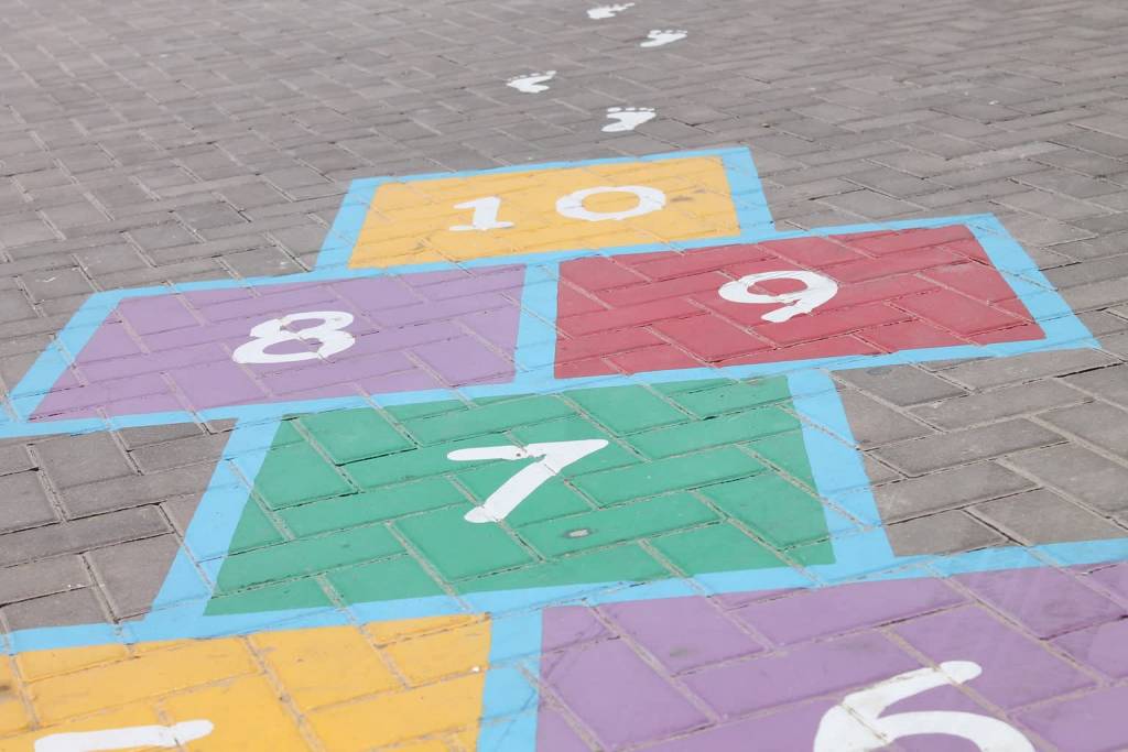 hopscotch 3878606 1920 2021 05 28 133134