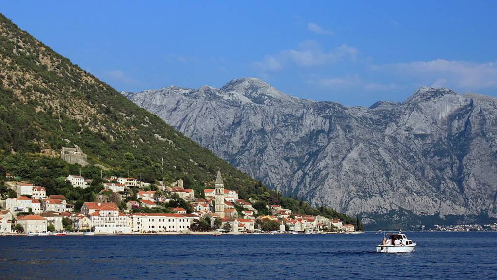 widok na perast od strony morza 05 2021 06 04 182255