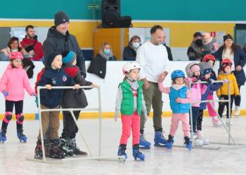 2021-11-07T12:04:24:00 , 

Fot. Piotr Michalski 
2021.11.07. LUBLIN . AKCJA " CHODZ NA LYZWY " NA ICEMANIA .
FOT. PIOTR MICHALSKI