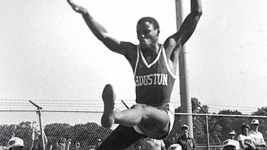 carl lewis as a university of houston athlete 2022 03 10 000638