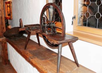 spinning wheel g0a60821d4 1920 2022 03 26 150129