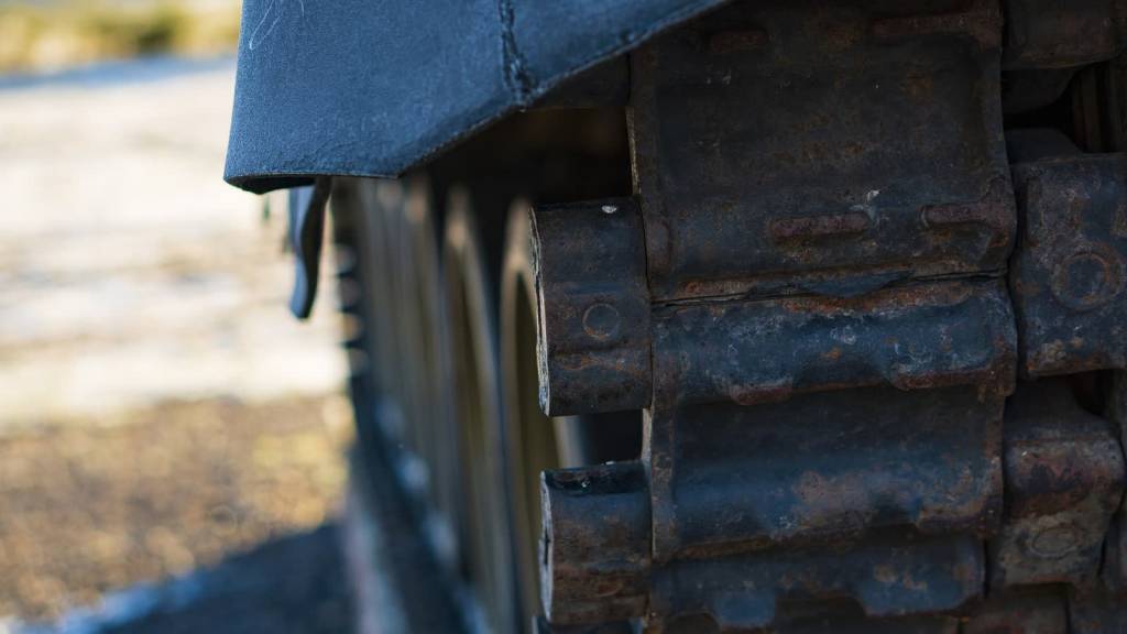 Brytyjskie ministerstwo obrony: siły rosyjskie wycofały się z lotniska w Hostomlu 1 tank caterpillar gbde0af50d 1920 2022 04 02 085906
