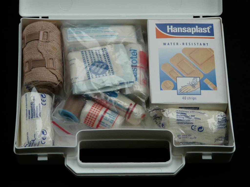 first aid kit g6f830f2bd 1920 2022 05 09 190714