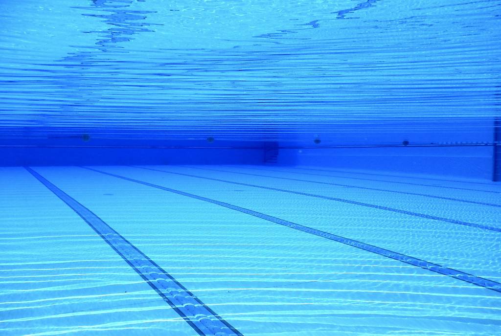 swimming pool g0b32df6d6 1920 2022 05 04 193651