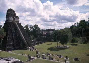 tikal 04 jaguar pyramide 1980 gje 2022 11 08 085213